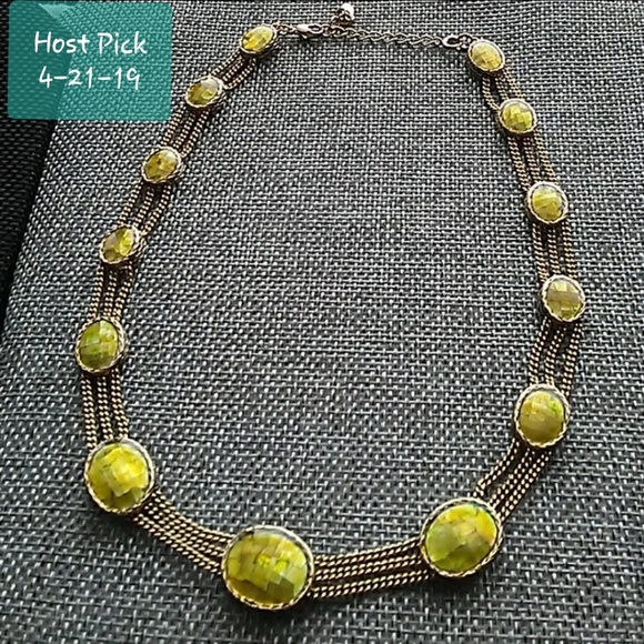 Monet Jewelry - Lovely Vintage Monet Necklace